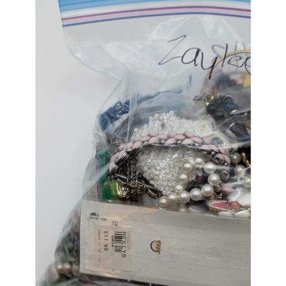 Jewelry Lot Zaylee Repurpose Bag Over 4 Pounds Beads & Possible Wearable Pieces - Picture 4 of 8